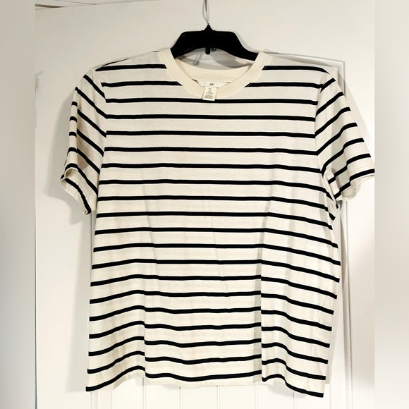H&M navy and white stripe t shirt. - Picture 1 of 3